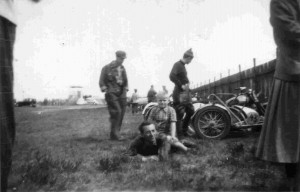1956-11-00 #003 (DK) lunchtime in pits (Ryttergaarden) @Hobro